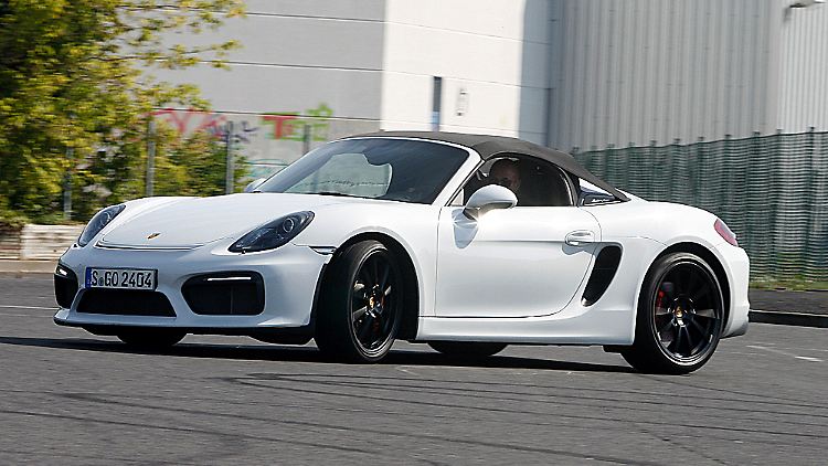Klappe zu: Ganz so easy wie bei anderen Porsches ist Open-Air-Feeling beim Boxster Roadster nicht zu erreichen.