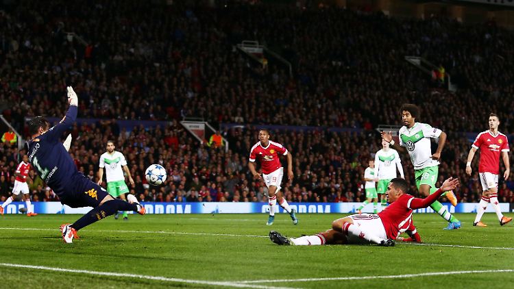 Chris Smalling besorgte den Siegtreffer für United gegen einen VfL Wolfsburg, der in Manchester äußerst mutig auftrat.