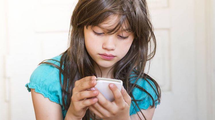 Mehr als die Hälfte der 10 Jährigen besitzt ein Smartphone.