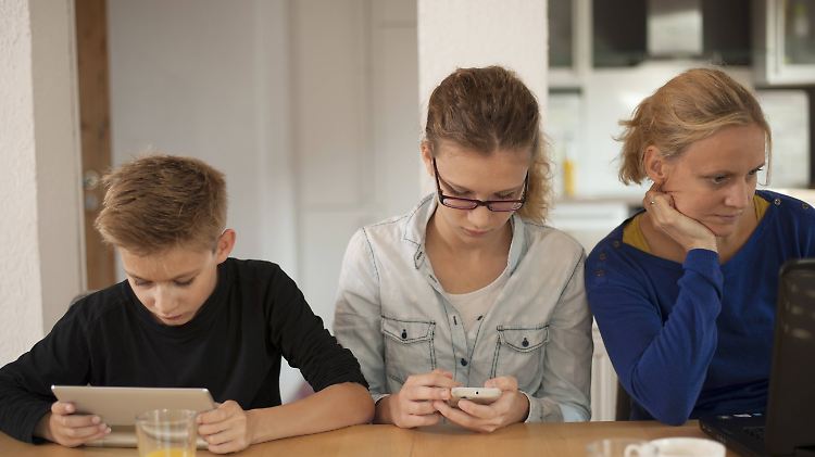 Smartphones führen bei Kindern und Jugendlichen zu Kommunikationsdruck, so die Forscher.