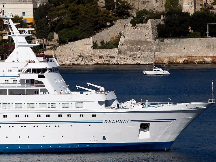 Die "MS Delphin" liegt vor Nizza.