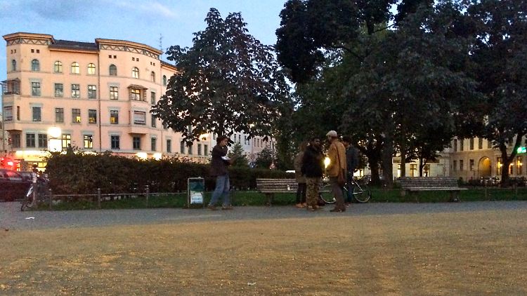 Am Oranienplatz in Berlin organisiert eine kleine Gruppe von Aktivisten Schlafplätze für Flüchtlinge.