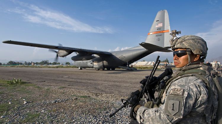 Die Hercules-Maschinen sind eines der wichtigsten Transportmittel für die Nato-Truppen in Afghanistan. 