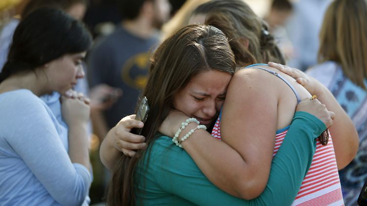 Ein mutmaßlicher Amokläufer hat an einem College in Roseburg im US-Bundesstaat Portland mehrere Menschen getötet.