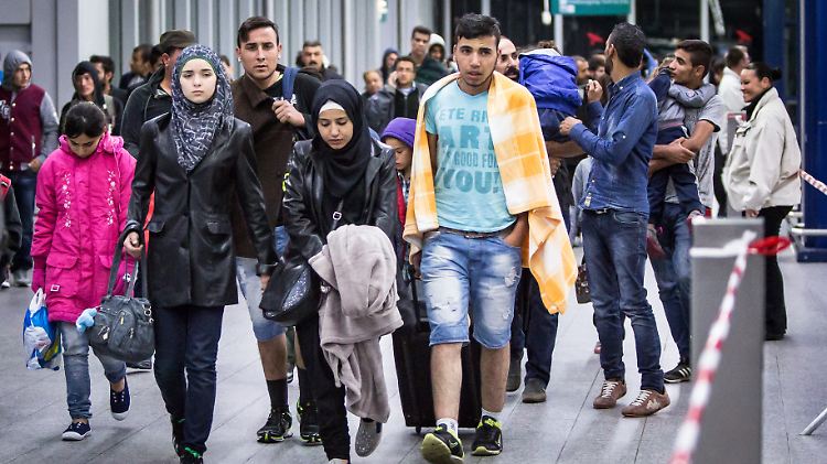 Das sind keine Terroristen, sondern Menschen in Not: Die deutschen Innenminister haben keine Hinweise darauf, dass sich Extremisten unter die Flüchtlinge mischen.