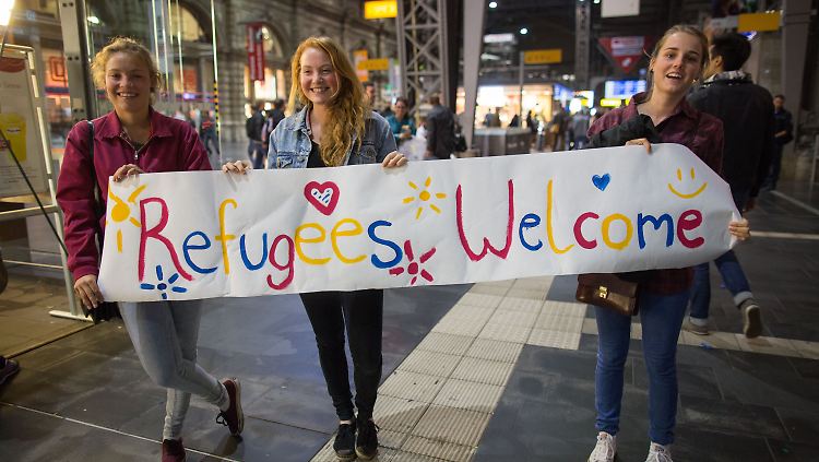 Solche Szenen gibt es noch immer. Aber es wächst bei vielen Menschen die Skepsis darüber, ob Deutschland der großen Zahl der Flüchtlinge gewachsen ist.