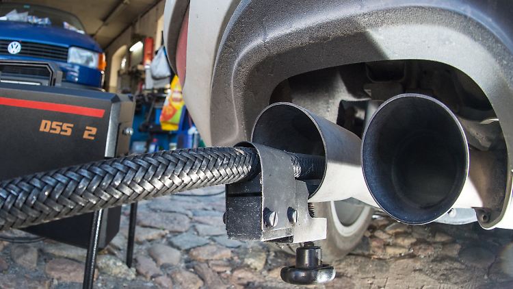 Die französische Regierung will VW-Wagen Stichproben unterziehen und eventuell Fördergelder zurückfordern. 