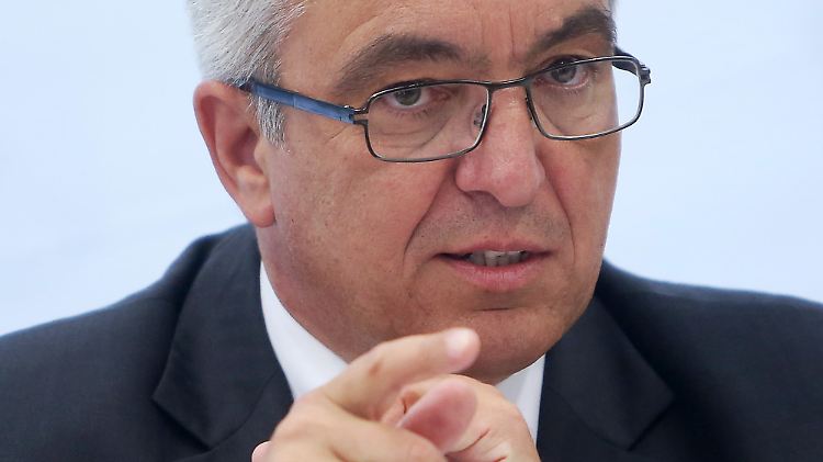 Der Vorsitzende der Innenministerkonferenz (IMK), Roger Lewentz, glaubt nicht, dass sich gewaltbereite Extremisten unter den Flüchtlingen befinden.