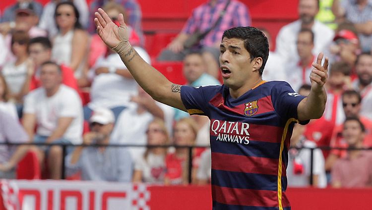 Luis Suárez versteht die Welt nicht mehr: Von 28 Torschüssen landen fünf am Pfosten.