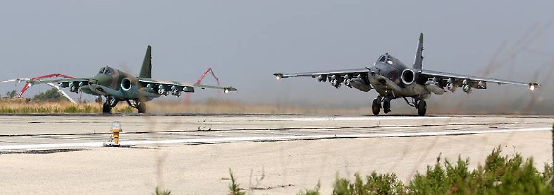 Russische SU-25-Jets auf dem Stützpunkt in Latakia.
