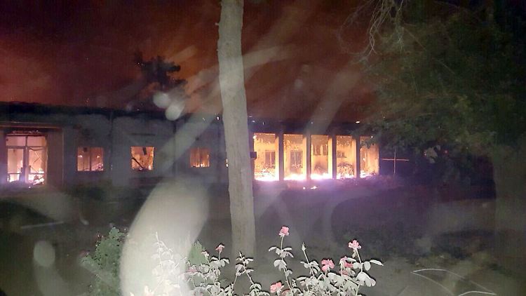 Das in Flammen stehende Krankenhaus der Organisation Ärzte ohne Grenzen im afghanischen Kundus