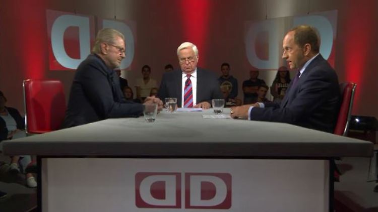 Jürgen Todenhöfer (l.) und Alexander Graf Lambsdorff im Gespräch zur Situation in Afghanistan.