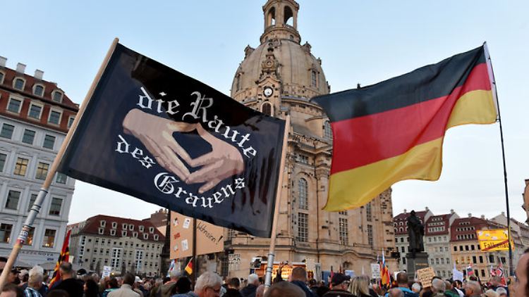 Fast 9000 Menschen demonstrierten gegen Flüchtlinge.