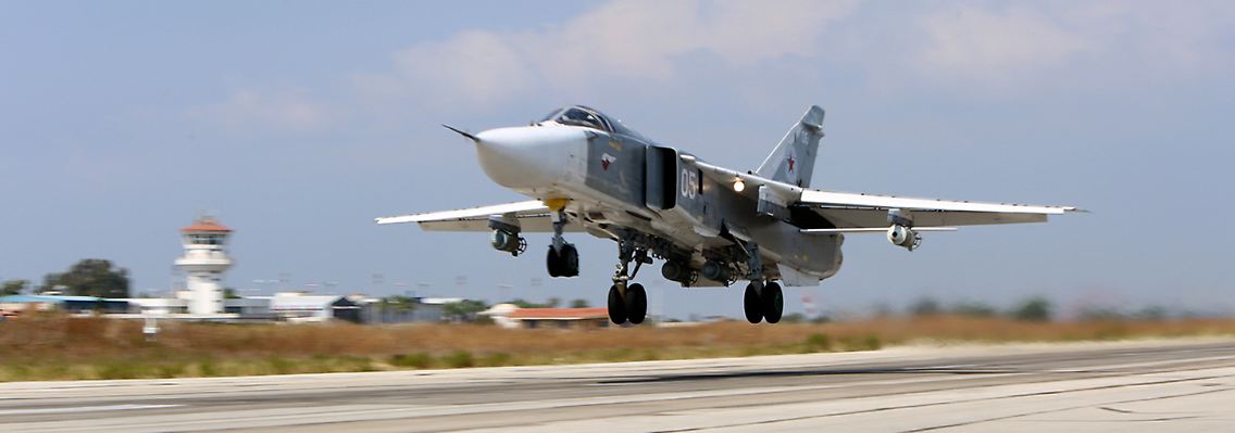Ein russischer Kampfjet hebt vom syrischen Militärstützpunkt in Latakia ab.