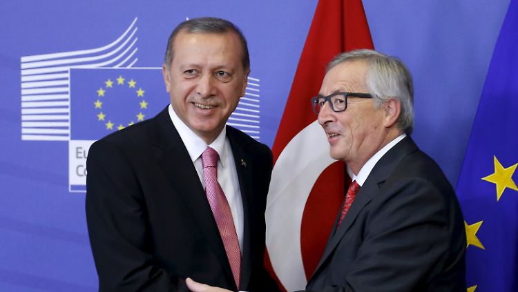Ob Erdogan und Juncker am Montag so freundlich lächeln wie noch 2015, ist fraglich. Dafür gibt es noch zu viele Baustellen.