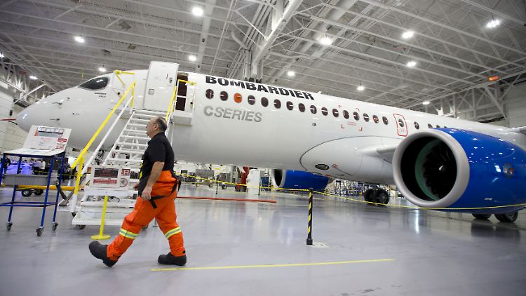 Schicke Maschine, reichlich Verspätung: Eine CS300 im Hangar bei Bombardier.