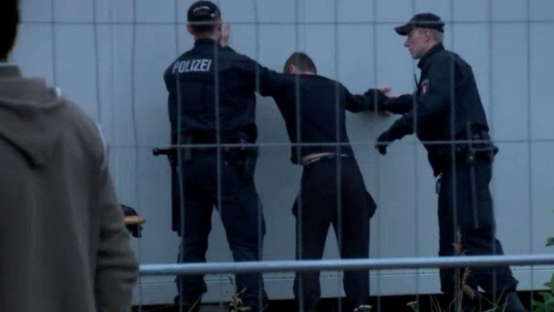 polizei flücthling.JPG