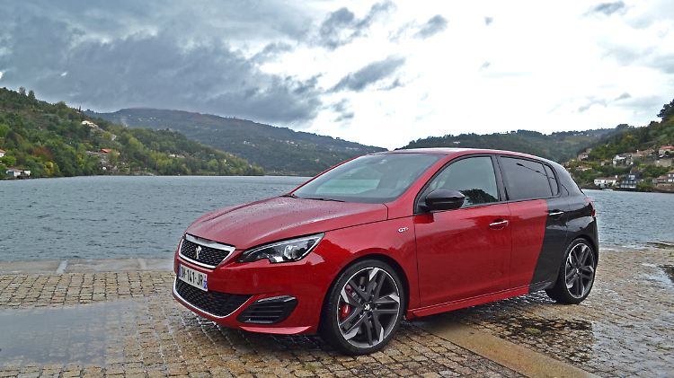 Nur in seiner zweifarbigen Sonderlackierung fällt der Peugeot 308 GTi wirklich auf. Aber der Franzose hat es in sich.