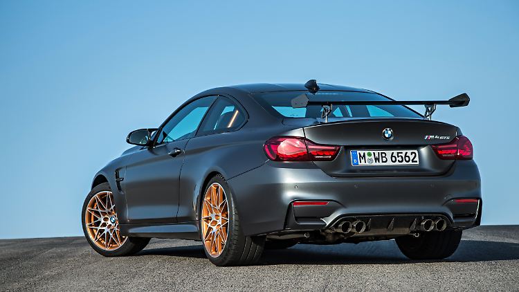 Die verstellbare Frittentheke ist beim M4 GTS aus Karbon.