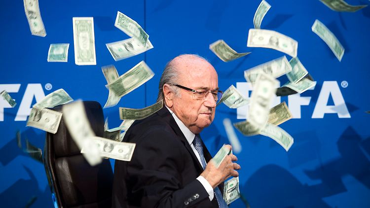 Joseph Blatter kann den Fifa-Skandal nicht mehr weglächeln.