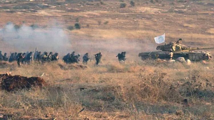 Das Bild stammt von der islamistischen Miliz Ahrar al-Sham, die in der syrischen Provinz Idlib kämpft und zur Organisation Dschaisch al-Fatah gehört.