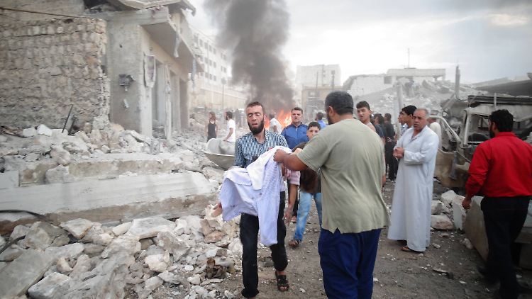 Ein russischer Luftangriff auf die nordsyrische Stadt Darat Izza hat Reportern zufolge Zivilisten getroffen. Laut russischem Militär sollte der Angriff einer Stellung des IS gelten.