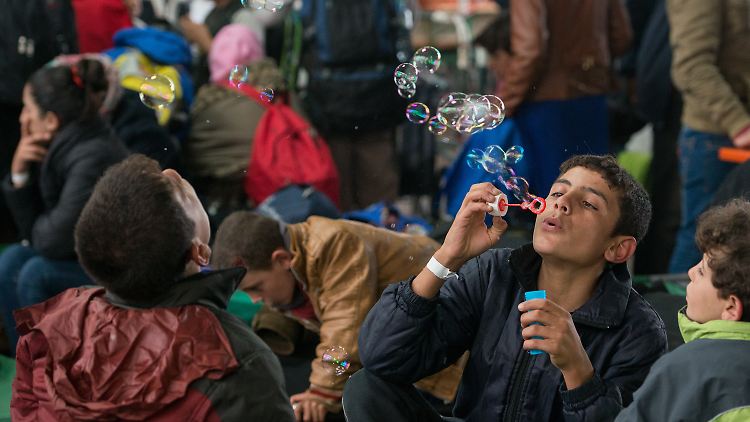 Flüchtlinge in der Erstregistrierungsstelle der Bundespolizei im bayerischen Passau.