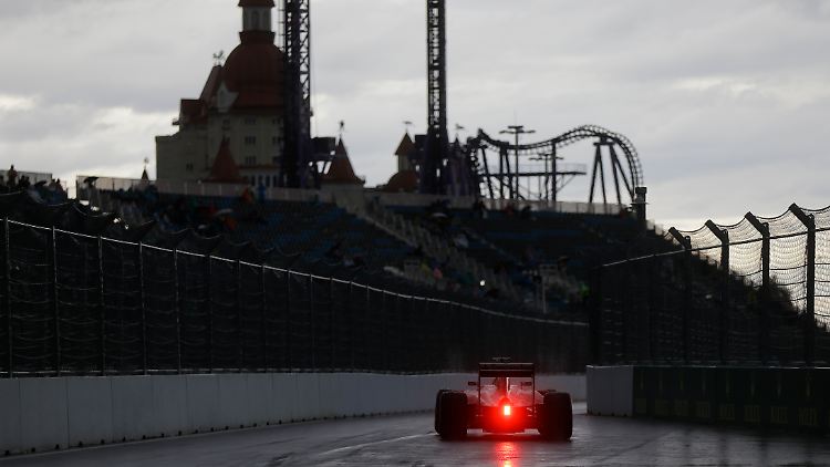 Das sieht doch gemütlich aus: Sebastia Vettel in Sotschi.