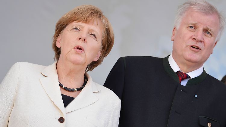 Eigentlich Parteifreunde, aber zurzeit eher wenig harmonisch: Kanzlerin Merkel und CSU-Chef Seehofer.
