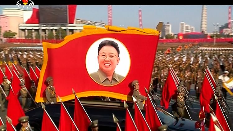 Das Andenken von Ris Schwager Kim Jong-Il wird bei Paraden in Pjöngjang hochgehalten. Tatsächlich lauerten schon Jahre vor seinem Tod Kader in seinem Umfeld auf ihre Chance.