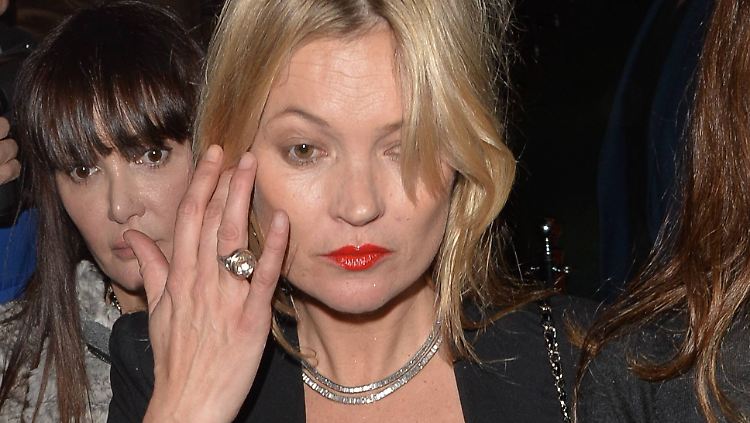 Auch der Gesamteindruck von Kate Moss ist nicht der frischeste. 