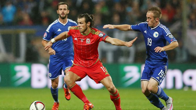 Das walisische Team um Superstar Gareth Bale schafft erstmals die Qualifikation für die EM-Endrunde.
