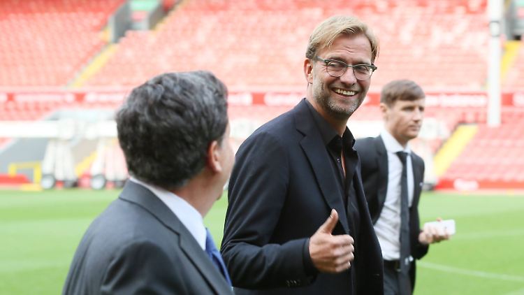 Die Laune ist schon mal prächtig: Jürgen Klopp freut sich über seine Verpflichtung bei Liverpool.
