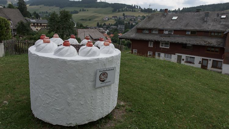 In Todtnauberg wird der 100. Tortengeburtstag mit einer riesigen Version des Klassikers gefeiert.