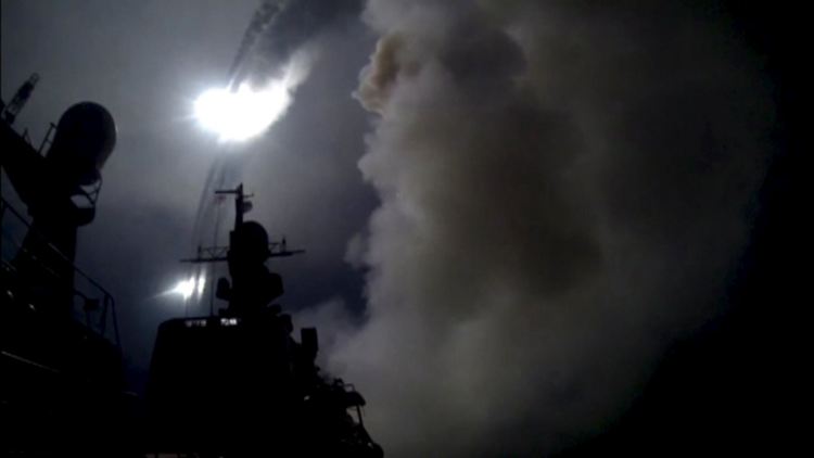 Beim Abschuss einer Rakete von einem russischen Kriegsschiff im Kaspischen Meer.