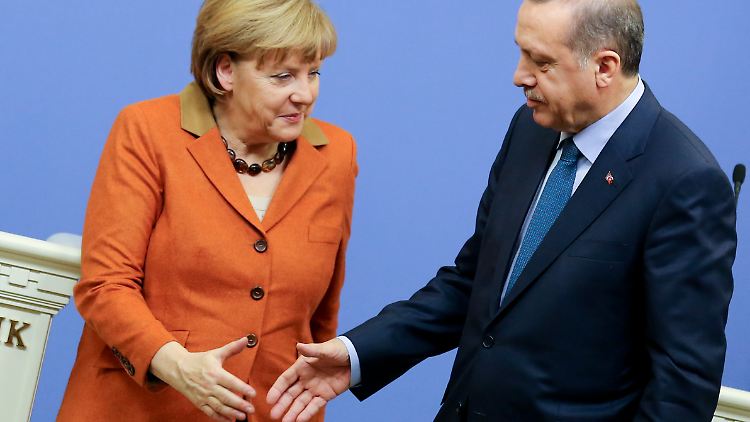 Merkel und Erdogan bei einer gemeinsamen Pressekonferenz Anfang 2013 in Ankara.