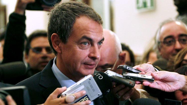 Spaniens Regierungschef Zapatero rückt von der Arbeitsmarktreform nicht ab, will aber mit den Gewerkschaften über die Umsetzung reden.
