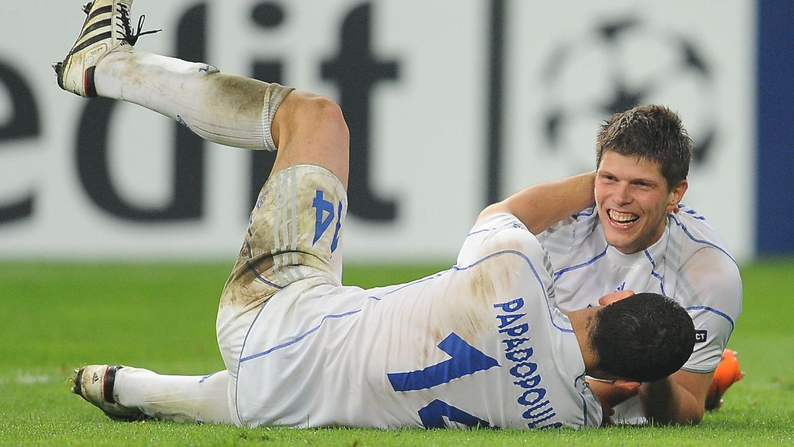 Sie jubeln wieder: Schalkes Torschütze zum 2:0, Klaas-Jan Huntelaar, und sein griechischer Kollege Kyriakos Papadopoulos.