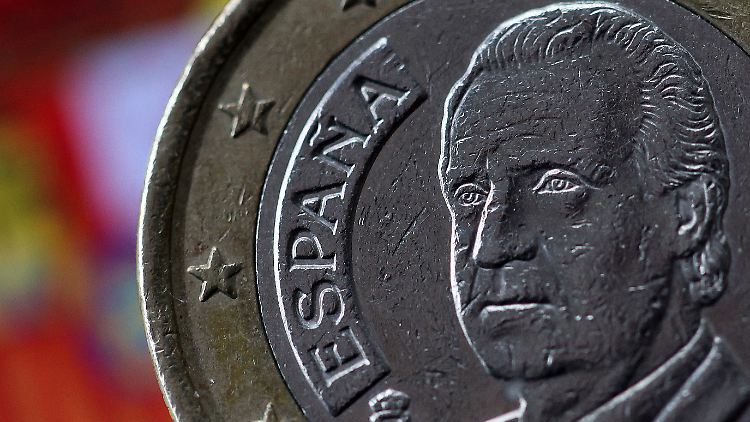 Juan Carlos ist nicht mehr spanischer König - aber sein Porträt ist immer noch auf alten Euro-Münzen zu sehen.