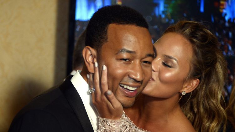 Seit Jahren probieren es die beiden, nun hat es geklappt: John Legend und Chrissy Teigen bekommen ein Baby.
