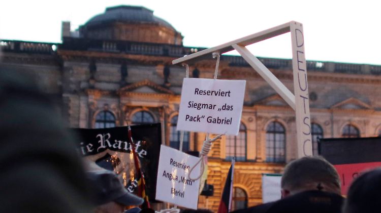 Wer den Galgen dabei hatte, ermittelte die Polizei vor Ort offenbar nicht.