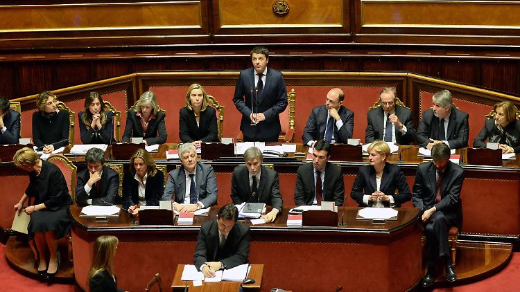 Renzi will die Gesetzgebung beschleunigen und den Politikbetrieb
verschlanken.