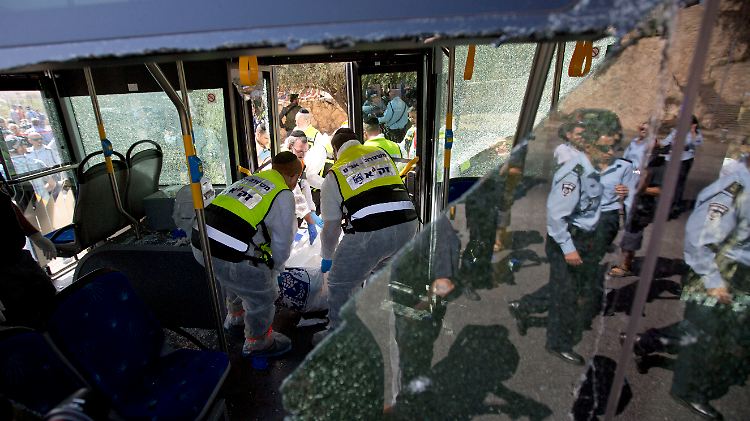 Bei Anschlägen in Israel gibt es immer wieder Tote und Verletzte. Ausgangssperren sollen das künftig verhindern.
