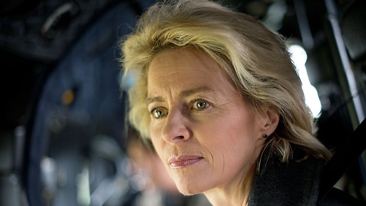 "Für meine Kinder ist es unglaublich lehrreich zu sehen, wie sehr er sich durchbeißen musste", sagte Von der Leyen dem Bericht zufolge.
