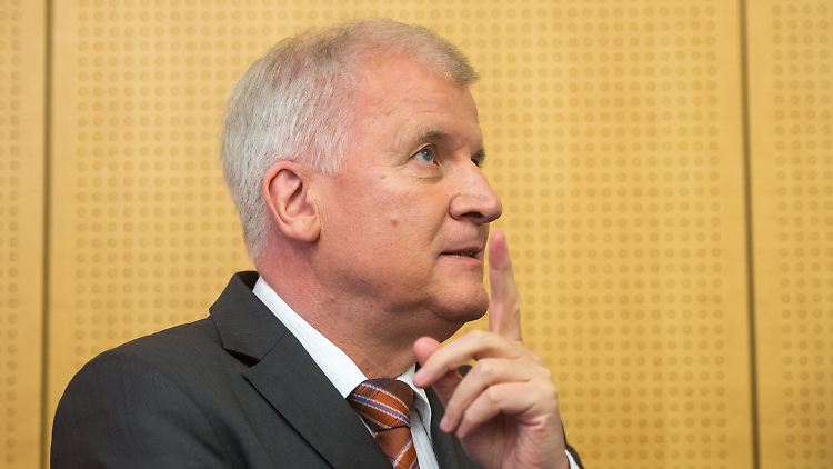 Horst Seehofer, hier bei der CSU-Vorstandssitzung, versucht einen neuen Stil.