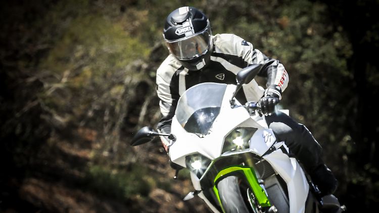 Das Modell Energica Ego: Ein Ladezyklus beträgt zwischen 30 Minuten und 3,5 Stunden.