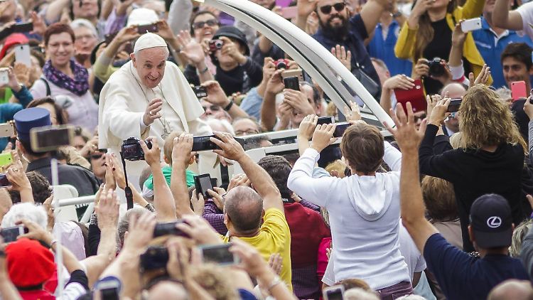Bei den Gläubigen ist Papst Franziskus äußerst beliebt. Nicht so bei den Verfechtern der reinen Lehre, die keine Abweichungen dulden.