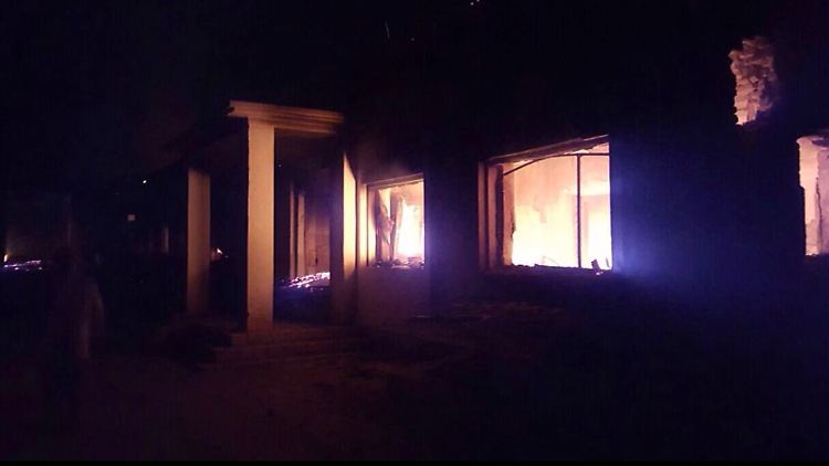 Nach dem Angriff ging das Gebäude in Kundus in Flammen auf.