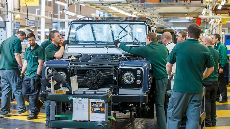 Bis der Defender wieder in seiner ursprünglichen Art gefertigt werden konnte, war viel Arbeit notwendig.