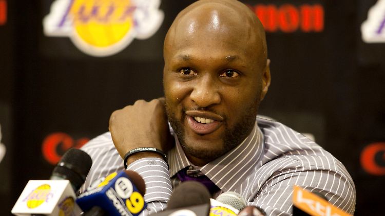 Lamar Odom liegt im Koma, seine alten Basketball-Kumpels beten für sein Leben.